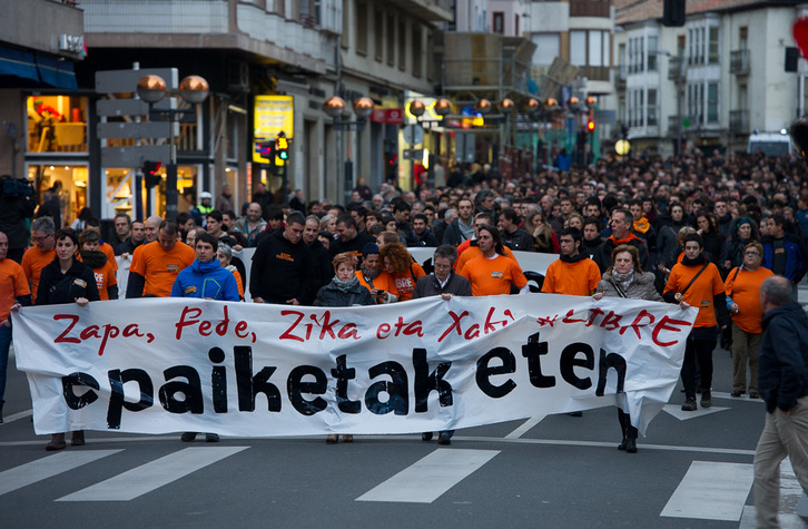 Multitudinaria manifestación celebrada esta tarde en Gasteiz. (Raul BOGAJO/ARGAZKI PRESS)