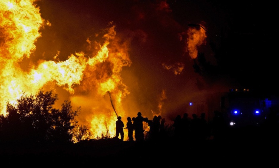 Las llamas han consumido más de 850 hectáreas. (Martín BERNETTI/AFP)