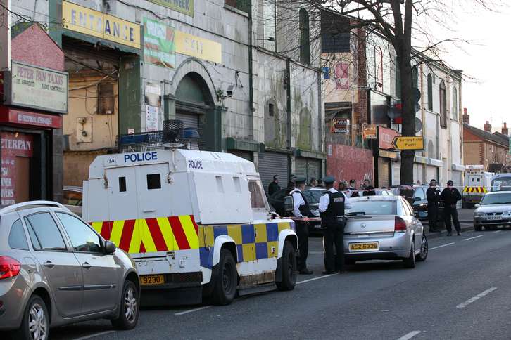 El tiroteo se ha producido en las calles de West Belfast. (Peter MUHLY / AFP)