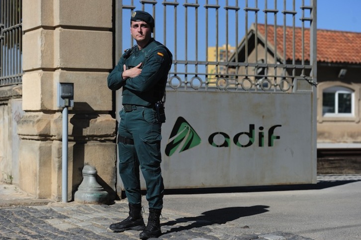 Oficinas de Adif en Barcelona, que han sido registradas hasta esta mañana. (Josep LAGO/AFP)
