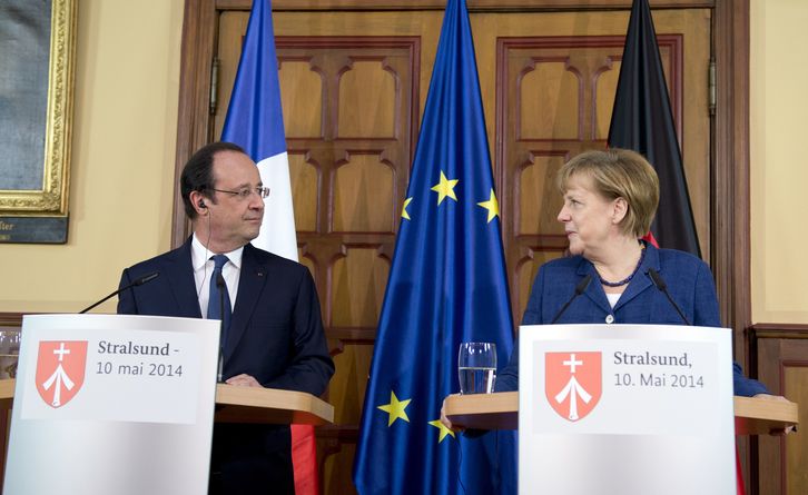 Hollande y Merkel en la rueda de prensa conjunta ofrecida. (Alain JOCARD / AFP)