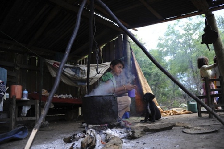 Los indígenas Sawhoyamaxa han vivido en precarias condiciones desde que perdieron sus tierras. (AFP PHOTO)
