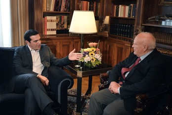Imagen de la reunión entre Tsipras y Papulias. (Louisa GOULIAMAKI/AFP) 