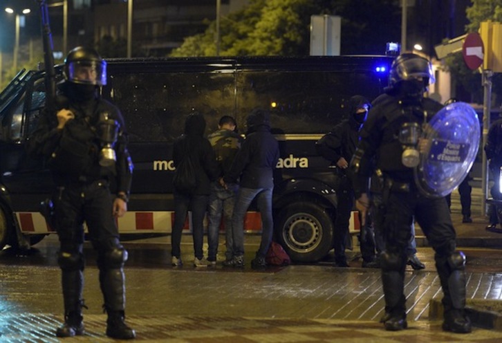 Los cuatro días de protestas por Can Vies se han saldado con 61 detenciones. (Josep LAGO/AFP PHOTO)