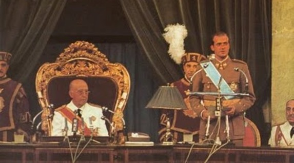 Un rey golpe a golpe. Biografía de Juan Carlos de Borbón. [HistoriaC] Franco_y_el_rey_proclamado