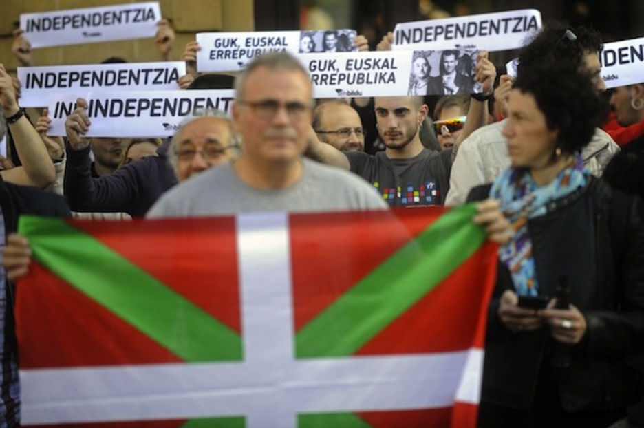 Reivindicación por la república vasca en la concentración de Bilbo. (Rafa RIVAS/AFP PHOTO)
