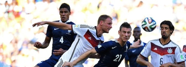 Un lance del choque de cuartos entre Francia y Alemania. (Franck FIFE / AFP PHOTO)