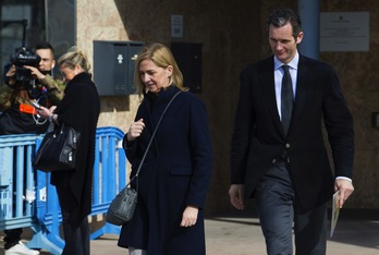 Cristina de Borbón e Iñaki Urdangarin a la salida del juzgado de Palma. (Jaime REINA / AFP)