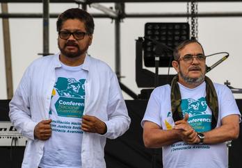 «Iván Márquez» y «Timochenko», en la Décima Conferencia de las FARC. (Luis COSTA/AFP)