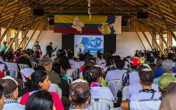 Una de las asambleas celebradas por las FARC en su Décima Conferencia Nacional Guerrillera. (Luis ACOSTA / AFP) 