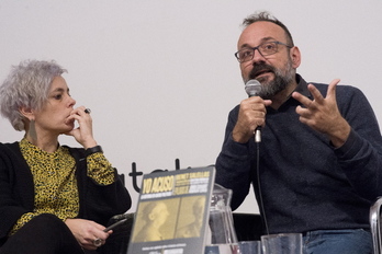 Amaia Izko y Benet Salellas, durante la presentación del libro. (Iñigo URIZ/FOKU)