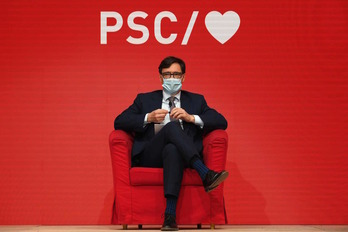 El candidato del PSC, Salvador Illa, en un acto el pasado viernes. (Lluís GENÉ/AFP)