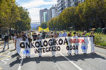 Manifestación por la integración «estructural, funcional y orgánica» del centro hospitalario Onkologikoa en Osakidetza. (Gorka RUBIO/FOKU)