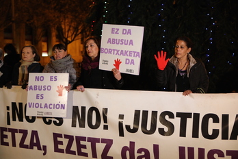 Concentración en Iruñea por el caso de ‘La Manada’. (David DOMENECH/EUROPA PRESS)