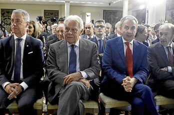 Urkullu, junto a Felipe González, en un acto realizado por los gobiernos español y francés en Madrid. 