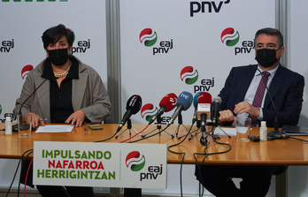 Aitor Esteban, en la rueda de prensa que ha ofrecido en Iruñea con María Solana.