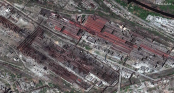 Imagen tomada desde satélite del complejo siderúrgico de Azovstal en Mariupol.