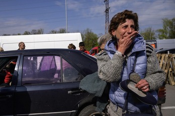 Llegada a Zaporiya de varias personas evacuadas de Mariúpol.