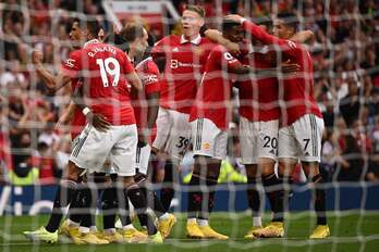 Los jugadores del United, con Varane y Ronaldo entre ellos, celebran uno de los goles de Rashford al Arsenal del domingo.