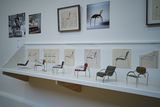 Prototipos de sillas diseñadas por Néstor Basterretxea para Biok. 