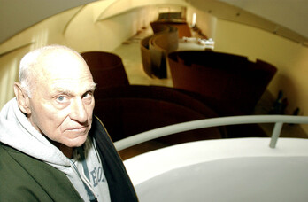 Richard Serra, en mayo de 2005, durante el montaje de su obra en el Guggenheim.