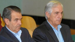 Antonio Aragón y Gabriel Urralburu tuvieron que volver a sentarse en el banquillo de los acusados en octubre de 2004, en el juicio del “caso Otano”.