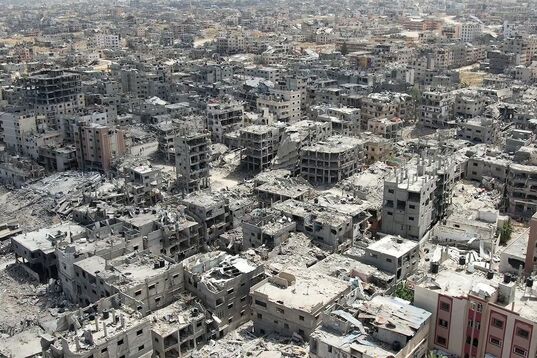  La ciudad de Jan Yunis, casi totalmente destruida, en cuyos alrededores Israel quiere desplazar a cientos de miles de personas.