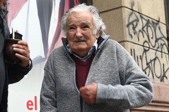 Jose Mujica, astelehenean, tumore bat duela iragarri ondoren.