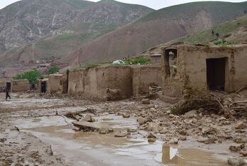 Efectos de las inundaciones repentinas en la provincia afgana de Baglán.